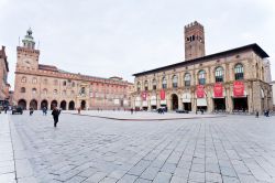La pavimentazione di Piazza Maggiore: si noti ...
