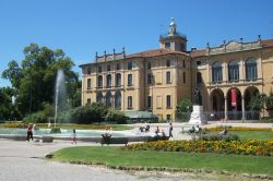 Giardini Pubblici Indro Montanelli, e il Palazzo ...