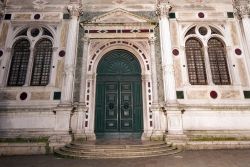 Ingresso della Scuola Grande di San Rocco a Venezia - © Renata Sedmakova / Shutterstock.com