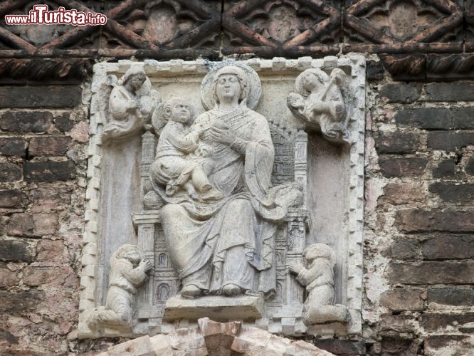 Immagine Particolare esterno della chiesa di Santa Maria Gloriosa a Venezia - © wjarek / Shutterstock.com