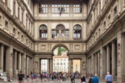 Corte interna dell'edificio della Galleria degli Uffizi a Firenze - Non solo l'esterno ma anche l'interno che permette di accedere all'ingresso del complesso museale ha il suo ...
