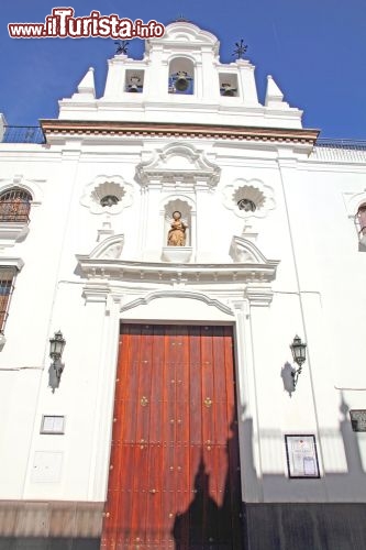 Immagine Capilla de los Marineros una delle chiese del quartiere di Triana a Siviglia (Spagna) - © Ana del Castillo / Shutterstock.com