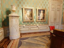 Sala di scrittura, con stufa in maiolica. Siamo nei lussuosi ambienti interni dela Palazzo Albertina a Vienna - © www.albertina.at