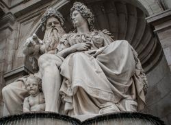 Statua di Francesco Giuseppe I, posizionata all'esterno del Palazzo dell'Albertina di Vienna - © Zora Avagyan / Shutterstock.com