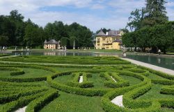 Il grande giardino del Castello di Hellbrunn a Salisburgo  - © Walid Nohra / Shutterstock.com