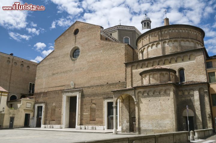 Immagine Il complesso architettonico del Battistero e della Cattedrale di Padova - © vesilvio / Shutterstock.com