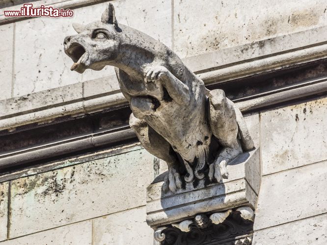 Immagine Dettaglio di un Gargoyle alla Basilica Sacrè-Coeur a Parigi - © Kiev.Victor / Shutterstock.com