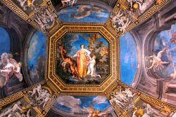 E' dedicato a Maria Assunta in Cielo uno dei luoghi più famosi dell'arte mondiale. La Cappella Sistina, fatta costruire fra il 1475 e il 1481 all'epoca di papa Sisto IV° ...