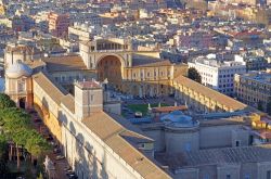 Dalla cupola di San Pietro si può ammirare un suggestivo panorama sui Musei Vaticani - © Cosmin Sava / Shutterstock.com