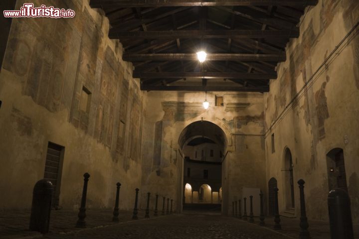 Immagine La fortezza di Mantova è stata usata anche come carcere, e nelle sue prigioni furono reclusi anche famosi patrioti italiani, come Ciro Menotti e Teresa Arrivabene. Qui vedete una foto dei suoi interni - © 32034616 / Shutterstock.com