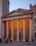 Uno dei motivi di interesse principale, durante una visita nella città di Assisi, è sicuramente rappresentato dalla chiesa di Santa maria sopra Minerva, in origine un tempio romano ...