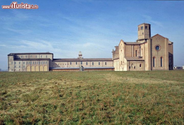 Immagine Il complesso della Certosa di Valserena si trova a nord di Parma ed ospita il Centro Studi Archivio Comunicazione (Csac) il nuovo museo cittadino