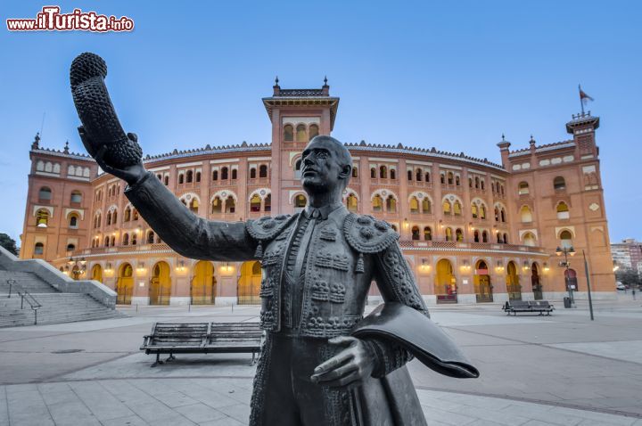 Immagine La passione per le corride si vive soprattutto all'interno del quartiere di Salamanca a Madrid: qui troviamo la Plaza de Toros de Las Ventas, la più grande arena di combattimento dei tori di Spagna e la terza per importanza del mondo - © Anibal Trejo / Shutterstock.com