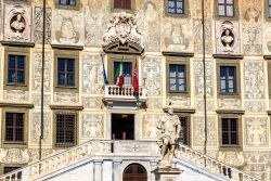 Considerata forse come l'Università più difficile in Italia, la Normale di Pisa ha sende all'interno di Palazzo dei Cavalieri. Non tutti sanno che venne fondata per una ...