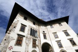 Il Palazzo dell'Orologio a Pisa: ingloba al suo interno la Torre della Muda (Torre Gualandi) tristemente famosa per l'episodio tragico del Conte Ugolino della Gherardesca, che venne ...
