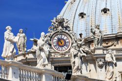 Disegnata dal Bernini, Piazza San Pietro a Roma è una delle più belle piazze barocche del mondo - © Mikadun / Shutterstock.com