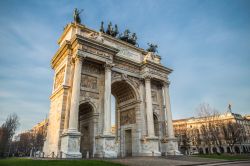 Costruito nel 1807 per volontà di Napoleone Bonaparte, l'Arco della Pace è divenuto uno dei simboli di Milano - © Mixov/ Shutterstock.com