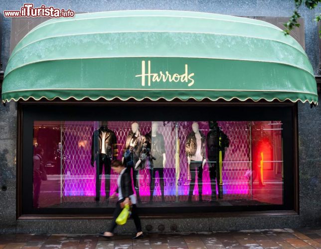 Immagine Aperto nel 1824, Harrods a Londra, è il più famoso grande magazzino di lusso della città - © Alberto Stocco / Shutterstock.com