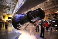 La navicella Mercury, una delle prime missioni spaziali degli americani à esposta nell'Intrepid Sea, Air and Space Museum di  New York City - © a katz / Shutterstock.com ...