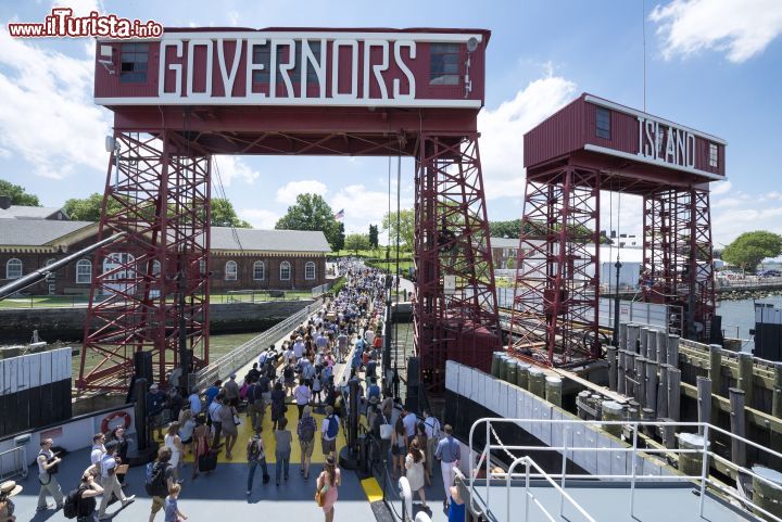 Immagine Soissons Landing è il punto d'attracco dei traghetti che arrivano a Governors Island. Prende il nome da una città del nord della Francia che fu teatro di una cruenta battaglia durante la Prima Guerra Mondiale - foto © Timothy Schenck