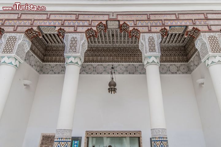 Immagine Colonne in stile moresco al Museo di Marrakech - © Anibal Trejo / Shutterstock.com