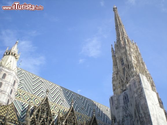 Immagine Il cielo  azzurro su Stephansdom