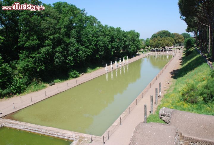 Immagine Il Canopus di Villa Adriana è una delle attrazioni del parco archeologico di Tivoli - © Drimi / Shutterstock.com