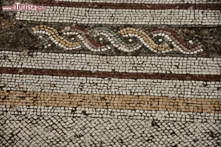 Immagine Dettaglio di un mosaico pavimentale di VIlla Adriana a Tivoli - © maurizio / Shutterstock.com