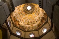 Il Giudizio Universale del Vasari è il grande affresco che ricopre l'interno della Cupola del Brunelleschi nel Duomo di Firenze - © imagesef / Shutterstock.com