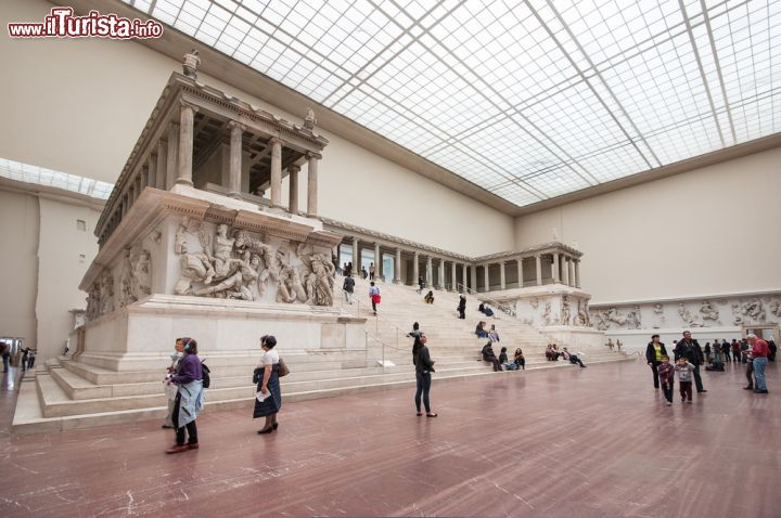 Immagine L'Altare di Pergamo chiuso fino al 2019 per restauri. Pergamonmuseum - © pio3 / Shutterstock.com