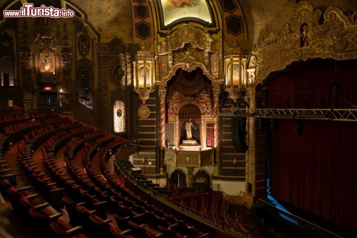 Immagine Il St.George Theatre aprì i battenti nel 1929 con una capienza all'epoca di 2876 posti a sedere. Al suo interno presenta uno stile che fonde il barocco italiano e spagnolo - foto © NYC & Company / Julienne Schaer