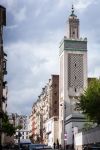 Panorama insolito: Parigi con il minareto della Grande Moschea - © saugeil / Shutterstock.com