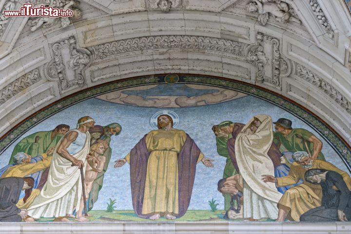 Immagine Mosaico all'ingresso principale del Berliner Dome, la cattedrale di Berlino - © Valentyna Chukhlyebova / Shutterstock.com