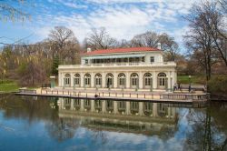 Costruito nel 1905, Boathouse di Prospect Park è stato uno dei primi edifici della città ad essere dichiarato luogo di interesse storico. Location fra le più eleganti e ...