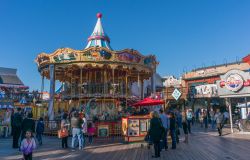 Una giostra al Fisherman's Wharf di San Francisco (California) - © Asif Islam / Shutterstock.com 