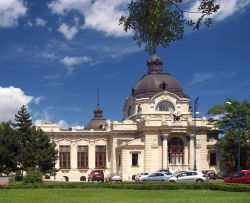 Un particolare del complesso architettonico  delle terme Szechenyi, i celebri bagni di budapest