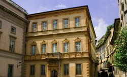 Il palazzo di Casa Manzoni in centro a Milano - © dejan83 / Shutterstock.com