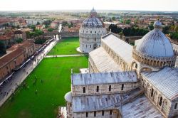 Il panorama di piazza dei Miracoli come si può osservare dal Campanile di Pisa - © Sailorr / Shutterstock.com