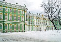 Vista invernale del "Winter Palace" il Plazzo d'Inverno a San Pietroburgo in Russia - © ppl / Shutterstock.com