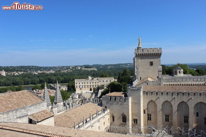 Immagine Il panorama delle campagne intorno ad Avignone ripreso dalla terrazza del Palazzo dei Papi