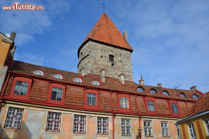 Immagine Una particoalre dell'architettura del Castello di Toompea a Tallin - © meunierd / Shutterstock.com