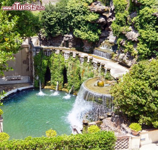 Immagine Giardino e fontana dell'Ovato a Villa d'Este di Tivoli, nel Lazio - © Marina99 / Shutterstock.com