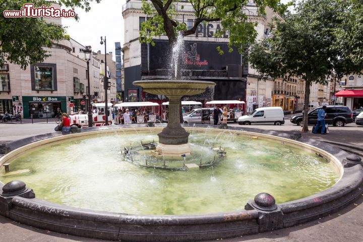 Immagine Una fontana in Place Pigalle a Parigi- © maziarz / Shutterstock.com