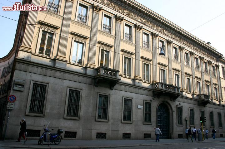 Immagine Palazzo Anguissola Antona Traversi a Milano, una delle tre sedi delle Gallerie d'Italia in città - © Giovanni Dall'Orto / wikipedia