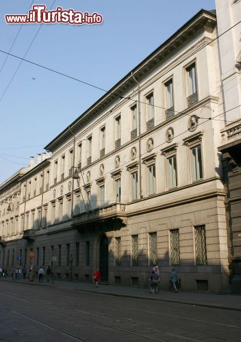 Immagine Palazzo Brentani in via Marconi in centro a Milano. Questa residenza nobiliare fa parte del complesso delle Gallerie della Scala  - © Giovanni Dall'Orto / wikipedia