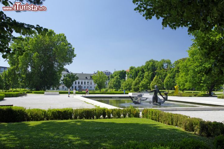 Immagine Il giardino francese del Palazzo Presidenziale di Bratislava - © Rafal Gadomski / Shutterstock.com