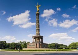 La colonna della VIttoria (Siegessaule) svetta al centro del Grosser Tiergarten di Berlino - © Matthew Dixon / Shutterstock.com