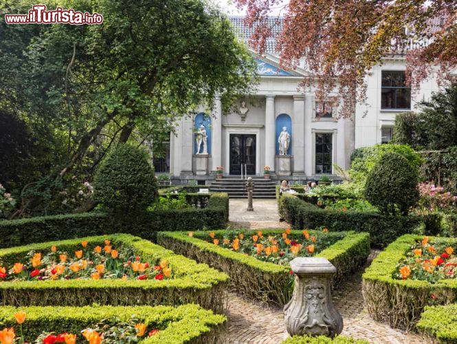 Immagine I grandi e ben curati giardini della casa museo Van Loon ad Amsterdam