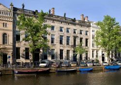La facciata della casa museo Van Loon in centro a Amsterdam, si trova al numero 672 della Keizersgracht ed era l'abitazione della prestigiosa famiglia di commercianti Van Loon, famiglia ...