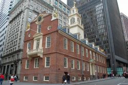 Il balcone della Old State House dove venne proclamata la dichiarazione d'Indipendenza di Boston nel 1776. La casa era stata costruita poco più di 50 anni prima.